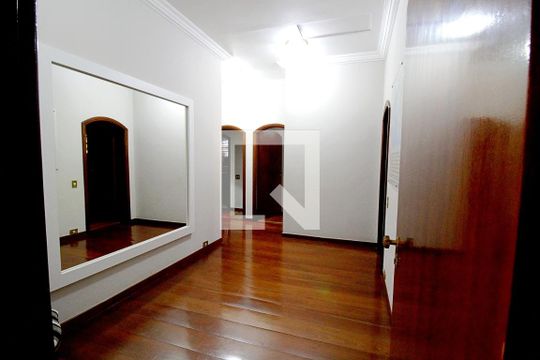 Hall dos Quartos  de casa para alugar com 4 quartos, 450m² em Jardim Lar Sao Paulo, São Paulo