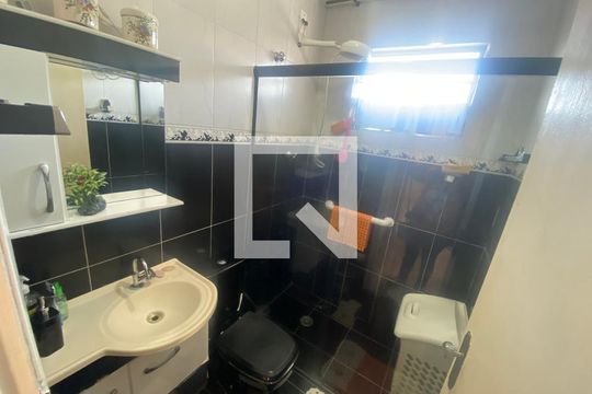 Banheiro de casa à venda com 2 quartos, 80m² em Jardim Ponte Rasa, São Paulo