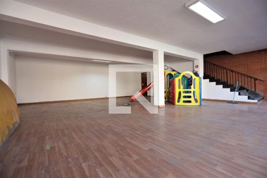 Garagem de casa para alugar com 3 quartos, 552m² em Parque Continental I, Guarulhos