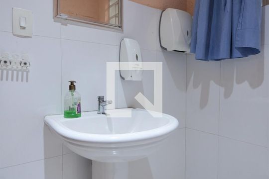 Detalhe do Banheiro 2 de casa para alugar com 3 quartos, 552m² em Parque Continental I, Guarulhos