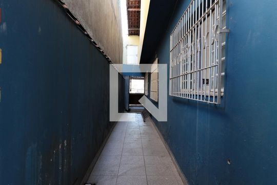 Fachada Lateral de casa para alugar com 3 quartos, 552m² em Parque Continental I, Guarulhos