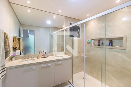 Banheiro de apartamento à venda com 2 quartos, 96m² em Vila Osasco, Osasco