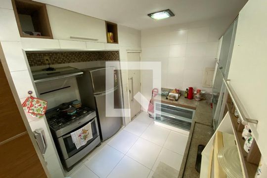 Cozinha de apartamento à venda com 3 quartos, 110m² em Leme, Rio de Janeiro