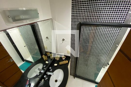 Banheiro Social de apartamento à venda com 3 quartos, 110m² em Leme, Rio de Janeiro