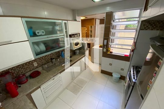 Cozinha de apartamento à venda com 3 quartos, 110m² em Leme, Rio de Janeiro
