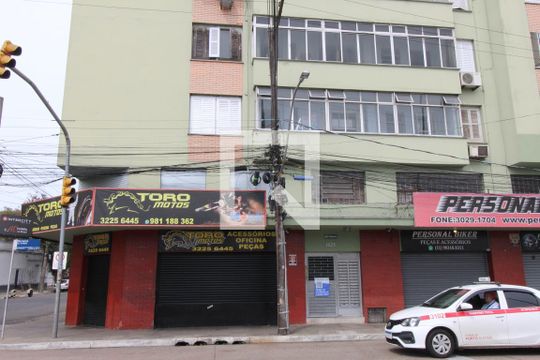 Fachada de apartamento à venda com 2 quartos, 70m² em Floresta, Porto Alegre