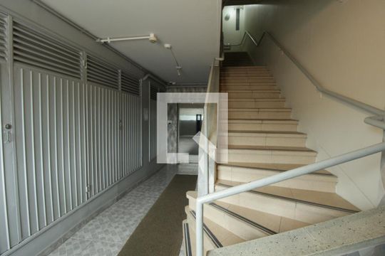 Escada de apartamento à venda com 2 quartos, 70m² em Floresta, Porto Alegre
