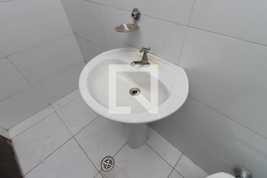 Banheiro de casa para alugar com 1 quarto, 45m² em Vila Maria Baixa, São Paulo