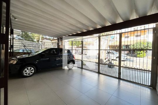 Garagem de casa à venda com 5 quartos, 135m² em Planalto Paulista, São Paulo