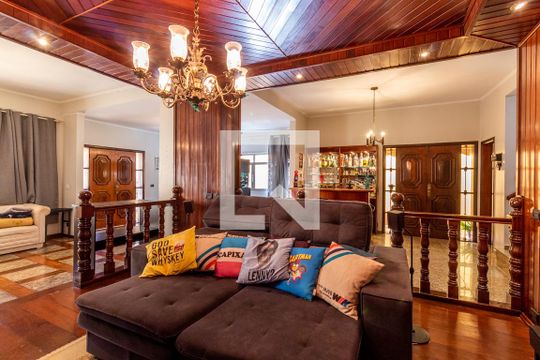 Sala de estar de casa à venda com 5 quartos, 500m² em Vila Galvão, Guarulhos