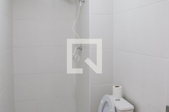 Banheiro de apartamento para alugar com 1 quarto, 33m² em Barra Funda, São Paulo