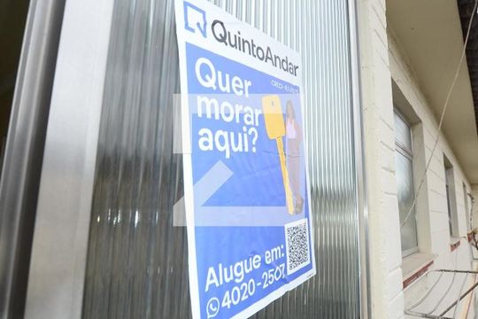 Placa instalada de apartamento à venda com 3 quartos, 76m² em Acari, Rio de Janeiro