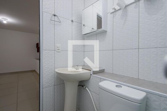 Banheiro de casa para alugar com 1 quarto, 40m² em Santo Amaro, São Paulo