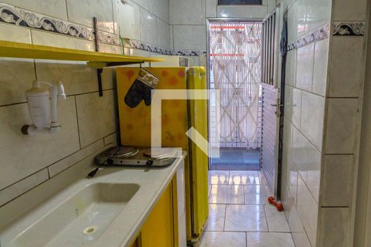 Cozinha de kitnet/studio para alugar com 1 quarto, 30m² em Guilhermina, Praia Grande