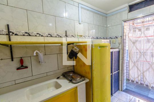 Cozinha de kitnet/studio para alugar com 1 quarto, 30m² em Guilhermina, Praia Grande