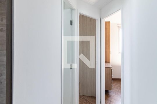 Corredor de apartamento para alugar com 2 quartos, 50m² em Vila Moinho Velho, São Paulo