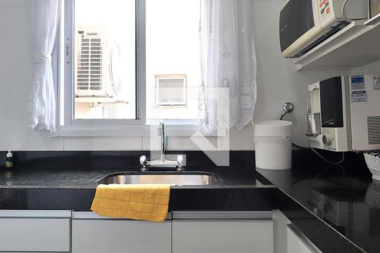 Cozinha de apartamento à venda com 2 quartos, 118m² em Vila Camilopolis, Santo André