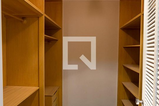 Closet da suíte 1 de apartamento à venda com 4 quartos, 440m² em Vila Andrade, São Paulo