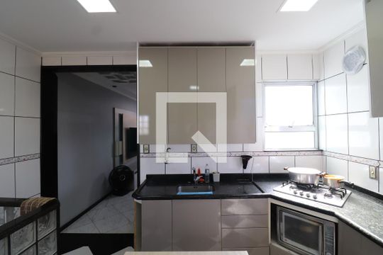 Cozinha de casa para alugar com 2 quartos, 200m² em Vila Cavaton, São Paulo