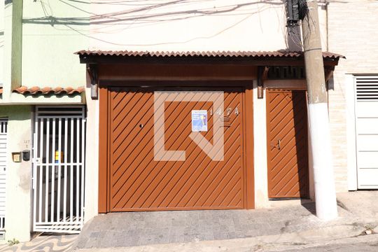 Fachada de casa para alugar com 2 quartos, 200m² em Vila Cavaton, São Paulo