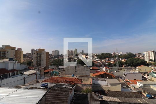 Vista de casa para alugar com 2 quartos, 200m² em Vila Cavaton, São Paulo