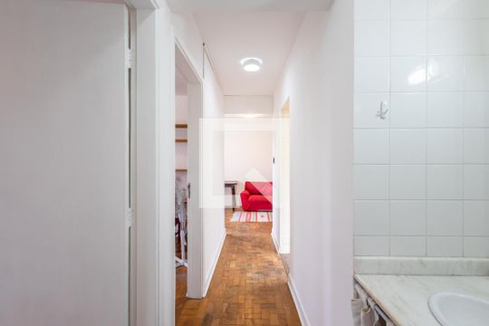 Corredor de apartamento à venda com 2 quartos, 49m² em Alto de Pinheiros, São Paulo