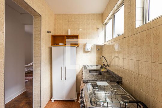 Cozinha de apartamento à venda com 2 quartos, 49m² em Alto de Pinheiros, São Paulo