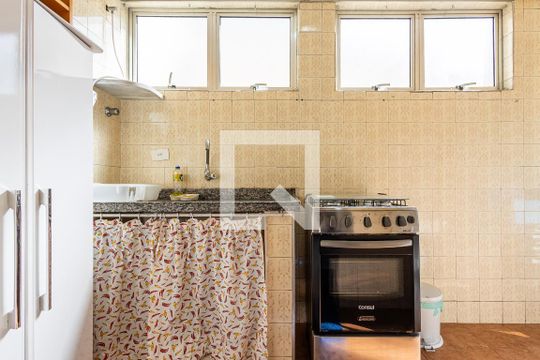 Cozinha de apartamento à venda com 2 quartos, 49m² em Alto de Pinheiros, São Paulo