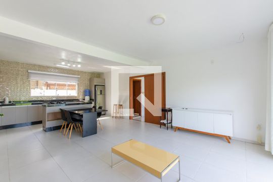 Sala de casa para alugar com 3 quartos, 109m² em Campeche, Florianópolis