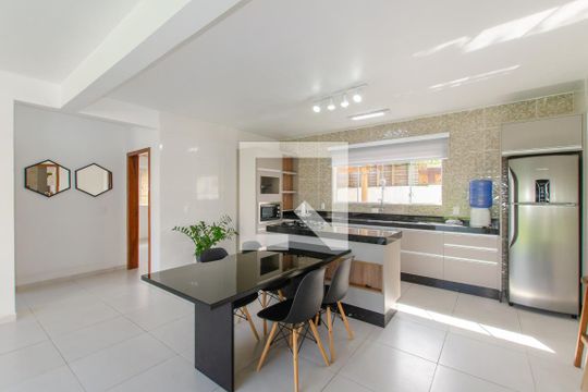 Cozinha de casa para alugar com 3 quartos, 109m² em Campeche, Florianópolis