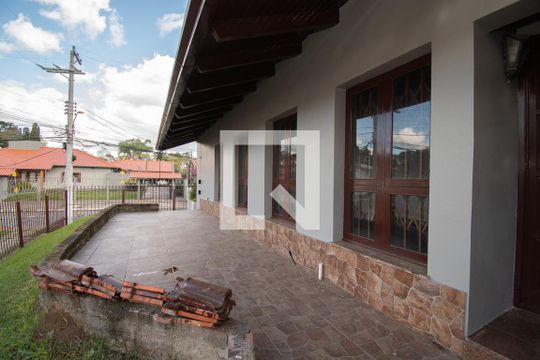 pátio frente de casa à venda com 4 quartos, 670m² em Padre Reus, São Leopoldo