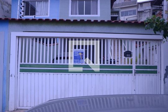 Fachada de casa à venda com 2 quartos, 85m² em Padroeira, Osasco