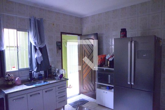 Cozinha de casa à venda com 2 quartos, 85m² em Padroeira, Osasco