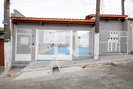 Fachada de casa de condomínio à venda com 2 quartos, 67m² em Jaguaribe, Osasco