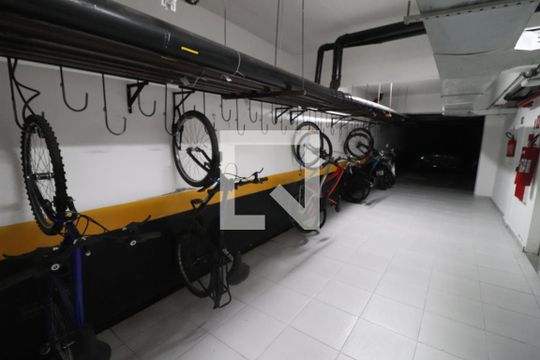 Área comum - Bicicletário  de apartamento para alugar com 1 quarto, 24m² em Vila Granada, São Paulo