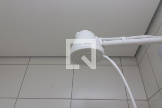 Banheiro de apartamento para alugar com 1 quarto, 24m² em Vila Granada, São Paulo