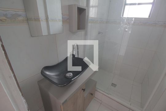 Banheiro de apartamento à venda com 2 quartos, 50m² em Rubem Berta, Porto Alegre