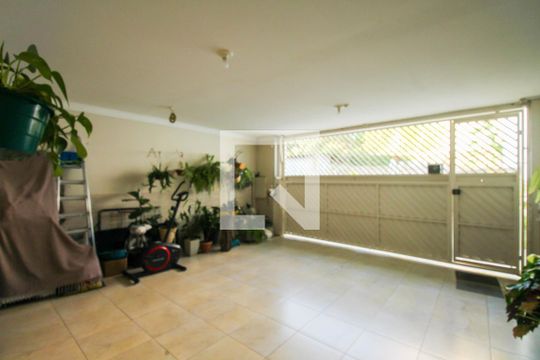 Garagem de casa à venda com 4 quartos, 170m² em Penha de França, São Paulo
