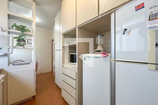 Cozinha de apartamento para alugar com 3 quartos, 180m² em Vila Luis Antonio, Guarujá