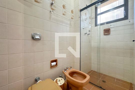 Banheiro 1 de apartamento para alugar com 3 quartos, 180m² em Vila Luis Antonio, Guarujá