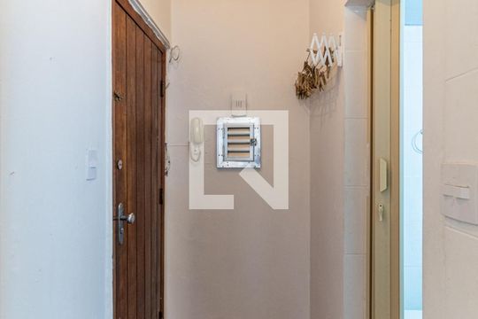 Entrada de kitnet/studio para alugar com 1 quarto, 30m² em Vila Buarque, São Paulo