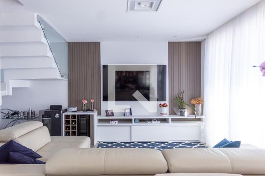 Casa para alugar com 3 quartos, 250m² em Jardim Nova Esperança, Jacareí