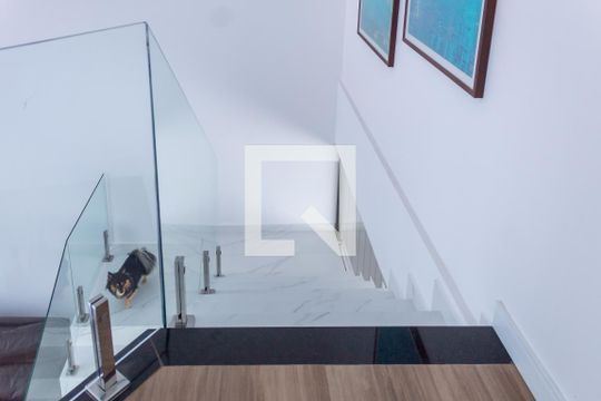 Escada de casa para alugar com 3 quartos, 250m² em Jardim Nova Esperança, Jacareí