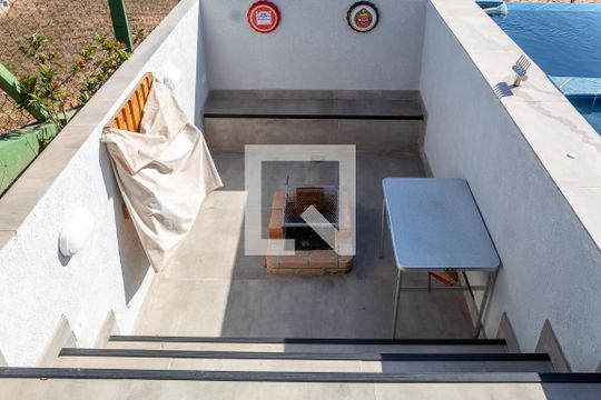 Quintal de casa para alugar com 3 quartos, 250m² em Jardim Nova Esperança, Jacareí