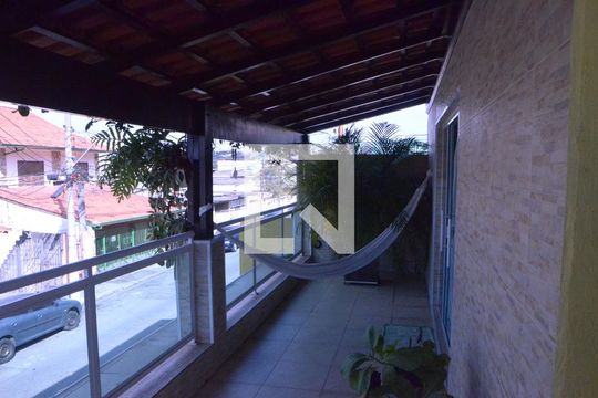 Varanda de casa à venda com 3 quartos, 290m² em Vila Yolanda, Osasco