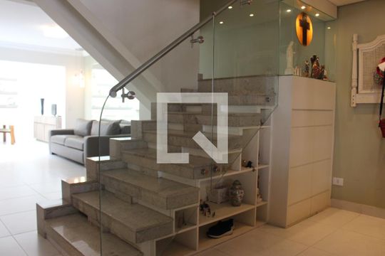 Sala Escada de casa de condomínio para alugar com 5 quartos, 290m² em Brooklin Paulista, São Paulo