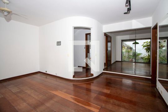 Casa à venda com 4 quartos, 261m² em Vila Madalena, São Paulo