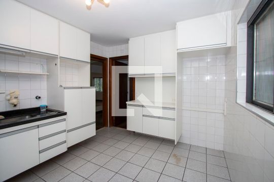 Cozinha de casa à venda com 4 quartos, 261m² em Vila Madalena, São Paulo