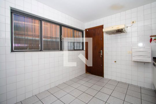 Cozinha de casa à venda com 4 quartos, 261m² em Vila Madalena, São Paulo