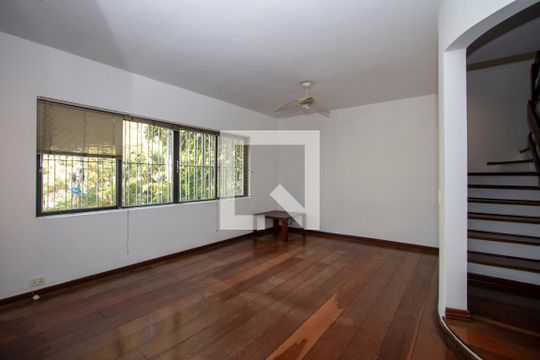 Sala de casa à venda com 4 quartos, 261m² em Vila Madalena, São Paulo